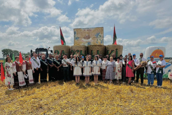 Символично, торжественно, по-хозяйски: в КСУП «Совбел 2016» прошёл обряд «Зажинки–2025»